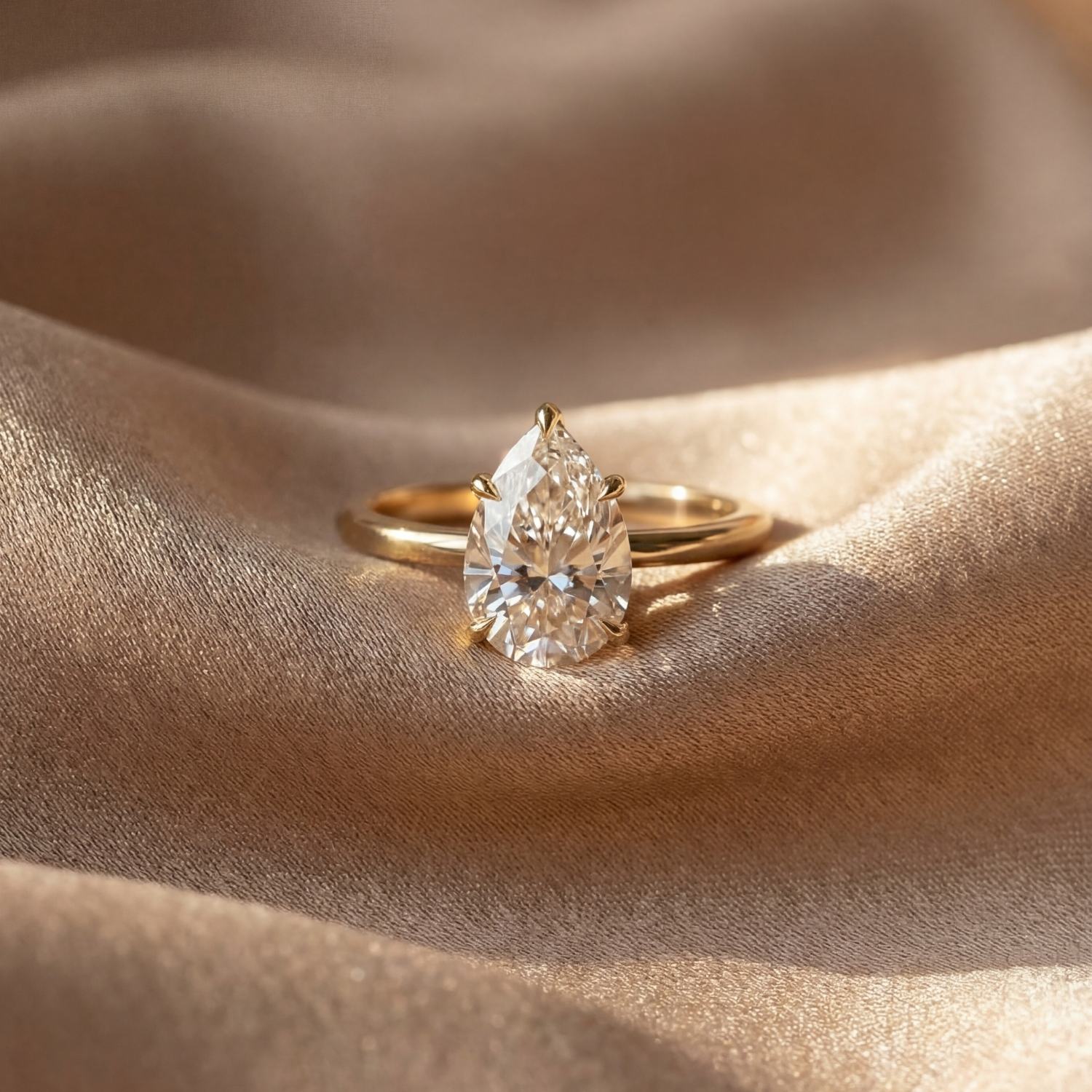 1.5 Karat Damla Kesim Tektaş Yüzük 925 Ayar Gümüş-Anneler Günü Hediyesi